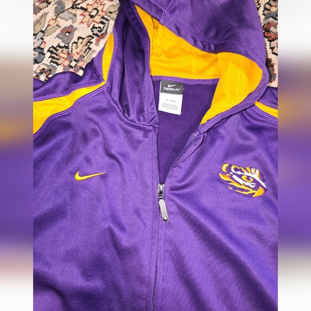 Nike Dri-FIT LSU Purple and Gold Hooded Jacket. Kids XL (20)